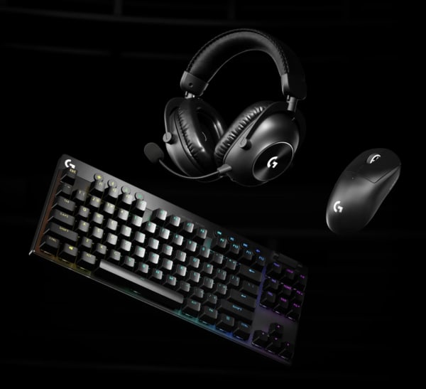 ロジクールのゲーミングマウスとキーボートとヘッドセット