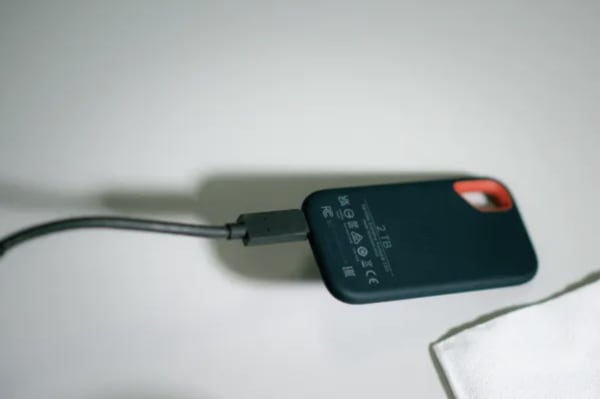 DATO ポータブル SSD 1TB IP67 1600/1500 MB/s 外付けSSD